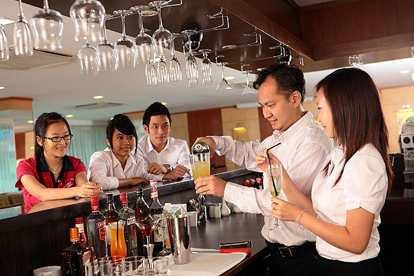 Du học Singapore ẩm thực - nhà hàng có lương