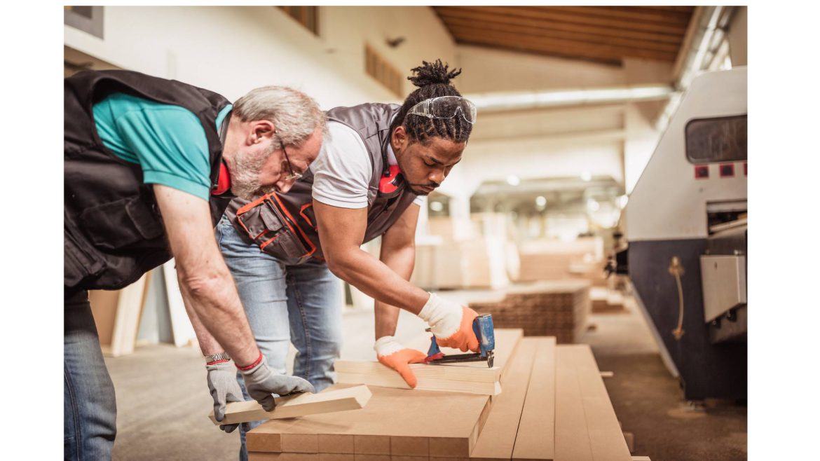 z4227179566187_126ffaf7f55603d8e5b7f7b1b599d208 xuất khẩu lao động thợ mộc